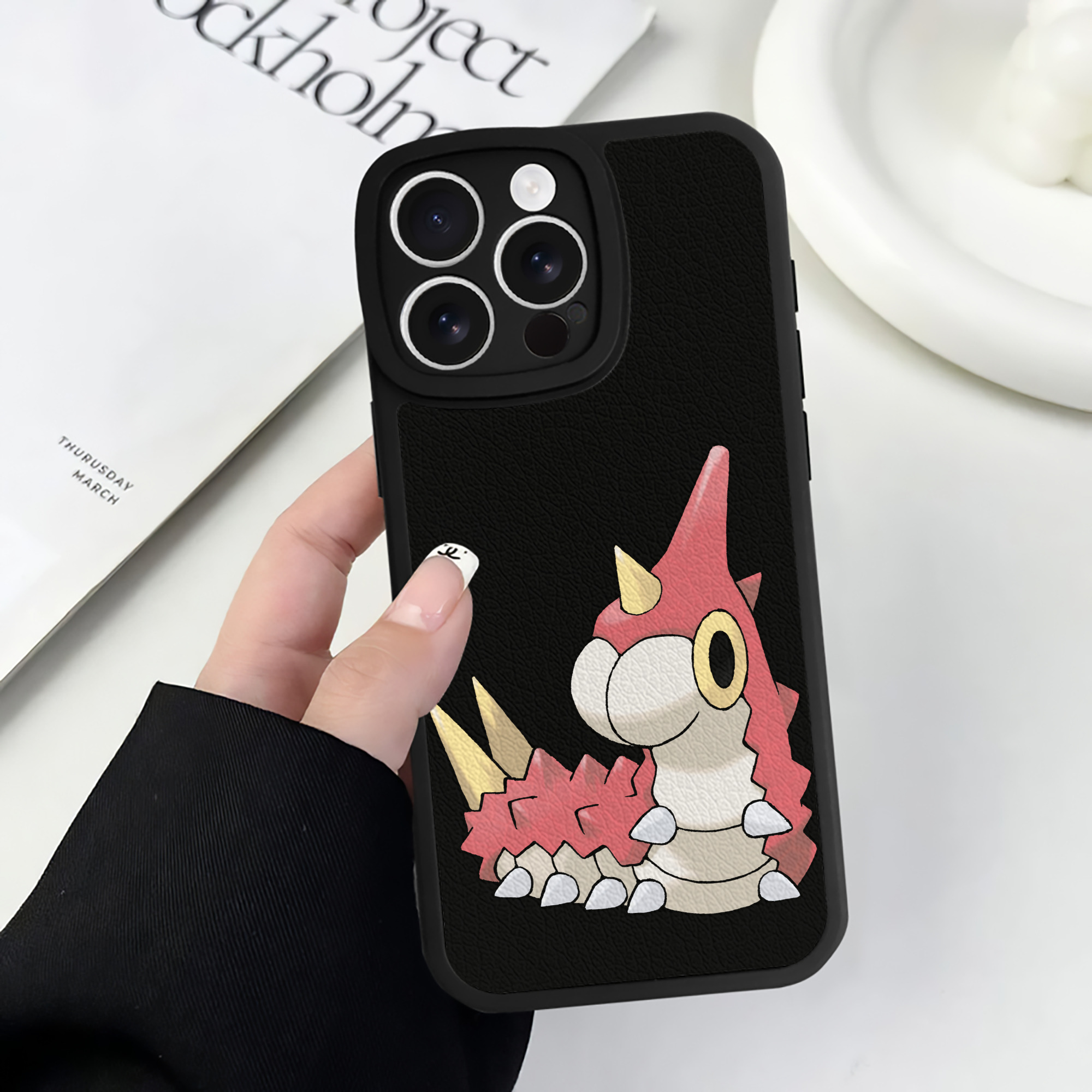 （画像用） ポケットモンスター Pokémon 【iPhone 16シリーズ対応】シリコンスマホケース（レザー調） 材質：シリコン